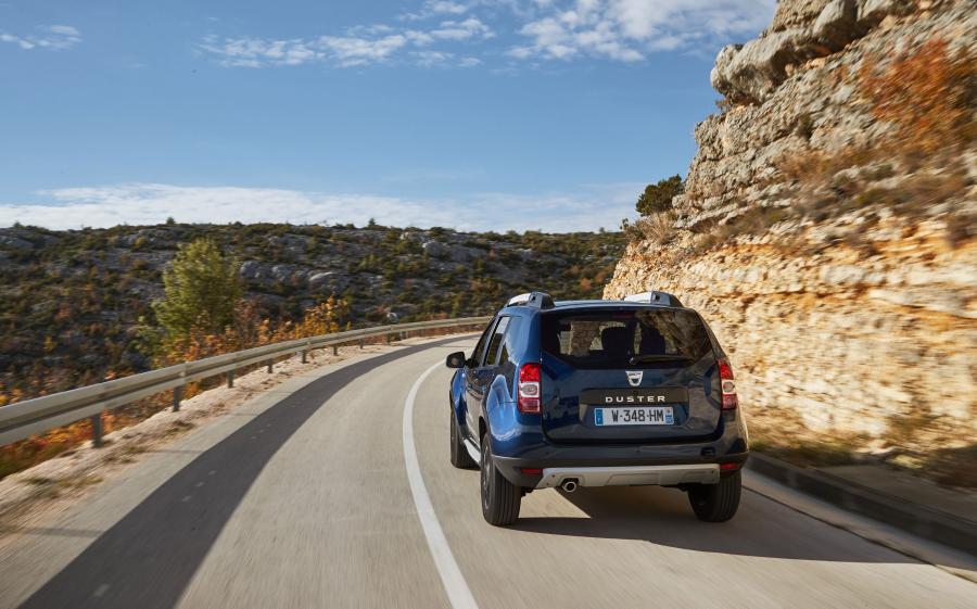  Dacia Duster Black Touch 2016 года  (фото 7 из 17)